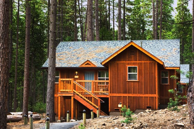 Cabins Near Yosemite Valley – Couples, Families & ADA Options